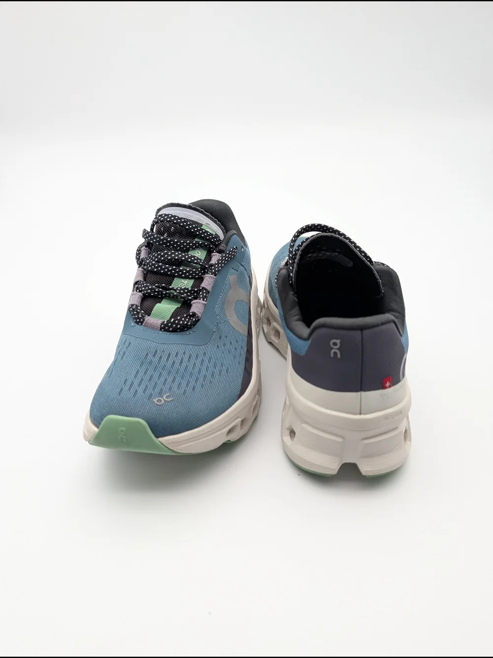 On Cloud monster Women’s Teal Blue Size 7 Running Shoes Comfort